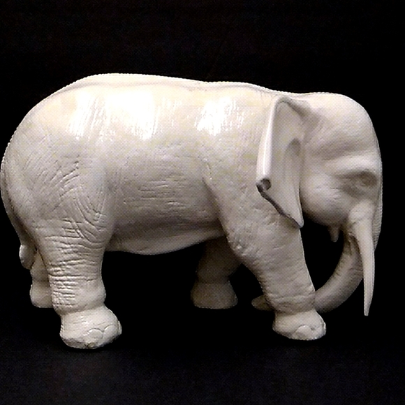 Large Elephant Sculpture Vintage Hand Crafted / Hand Etched / Hand Sculpted - Picture 3 of 16